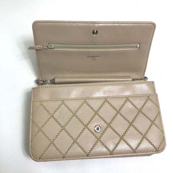 CHANEL Authentic Cream Logo Wallet CHANEL Authentic Cream Wallet